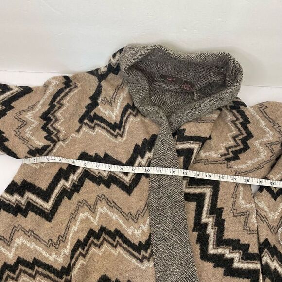 Heather B| Large| Wool | Cardigan| Soft| Fringe| Aztec print - Picture 4 of 17
